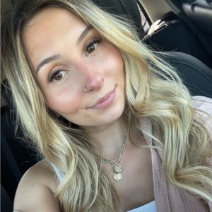 Meet your Posher, Ariana